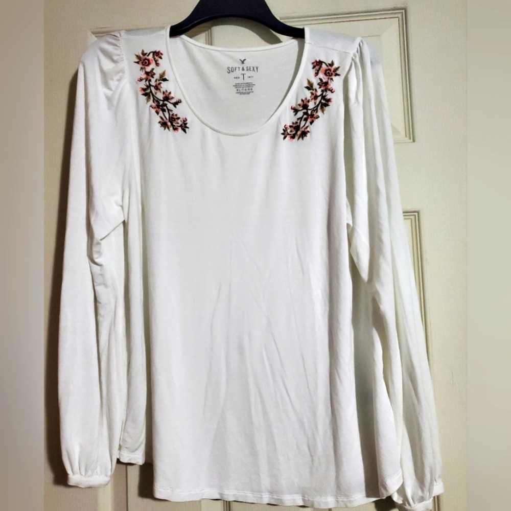 American Eagle Outfitters Soft & Sexy Bell Sleeve Embroidered Top Sz Xl